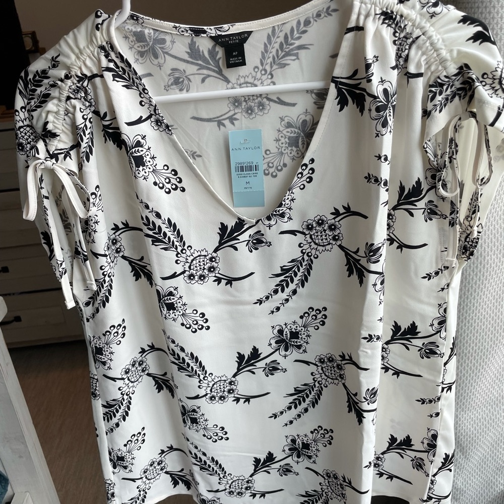 NWT Petite Medium Ann Taylor Top